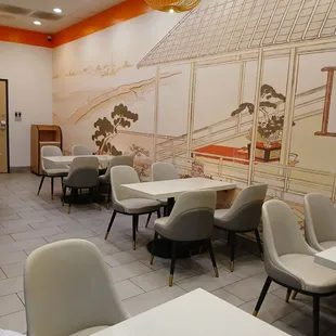 Nice, even few sitting but quant, clean ,organized by Tim. With unisex restroom