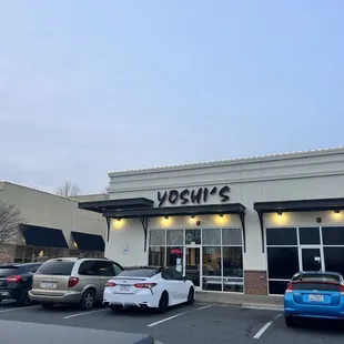 the outside of the restaurant