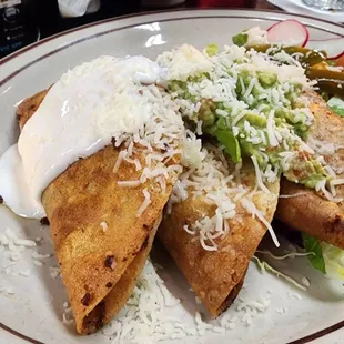 3 crispy tacos