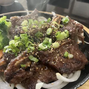 a plate of beef and broccoli