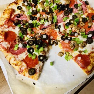 ows a slice of pizza