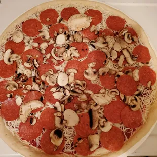 Uncooked xl pan pepperoni &amp; mushrooms