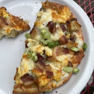 Breakfast flatbread pizza