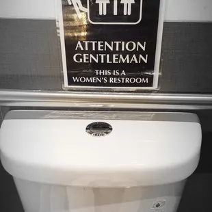 a sign on a toilet