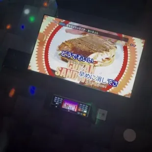 The lyrics comes out really clear and the mic sounds perfect