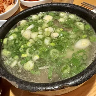 Seolleongtang with beef cheek