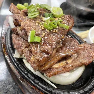 Kalbi on sizzling plate