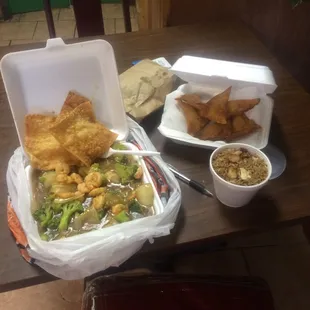 Shrimp and broccoli! 10 minute wait.... SOO MUCH FOOD! 10 dollar lunch plate and 5 for crab ragoons