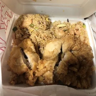 What's in this photo is nothing I ordered. First of all I clearly said chicken fried rice and they gave her still shrimp. No sesame