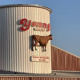 Entrance to the food and ice cream!