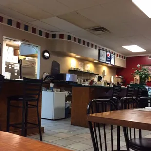 Less than 5 minutes ago, this place was packed with people having lunch.