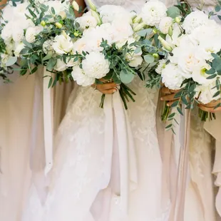 LOVE these bouquet!  Awesome work once again, Florali! 
 Photo, Caitlin O&apos;Reilly