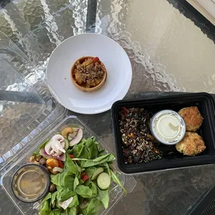 Arugala Salad, Crab Cakes (my favorite EVER), and Fuji Apple Tart