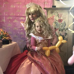 Sleepy beauty, balloon animals