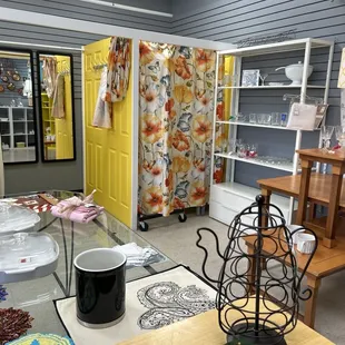 2 dressing rooms