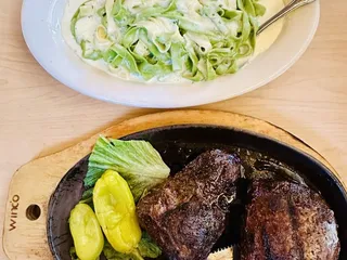 Gina's Pizza & Pastaria