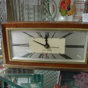A sharp looking 1940s Seth Thomas desk clock with a heavy mahogany &amp; brass case!