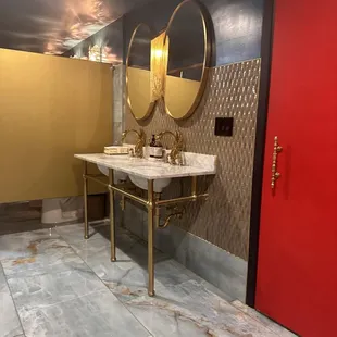 Another picture of the restroom
