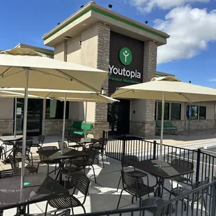 Outdoor patio @Youtopia - Healthy eating in the sun!