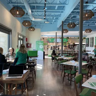 Amazing service and speed, serving delicious healthy meals.