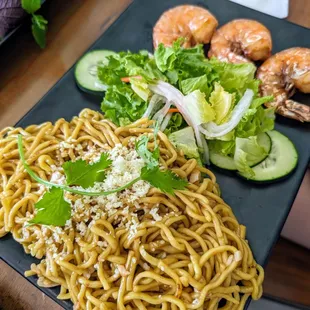 Garlic noods with shrimp