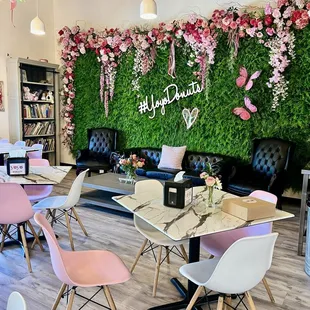 Love the pink theme and chairs