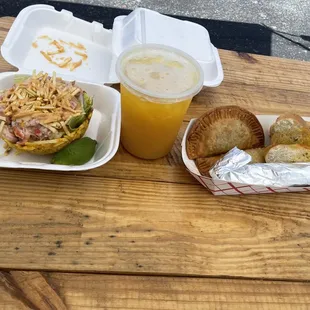 Canastas de platanos, passion fruit juice, empanadas and pincho