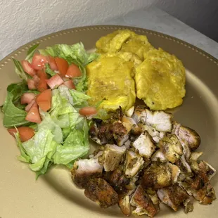 Pollo al grill con tostones