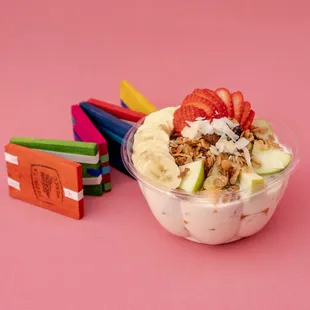 Bionico-fruit mix with sweet cream and toppings