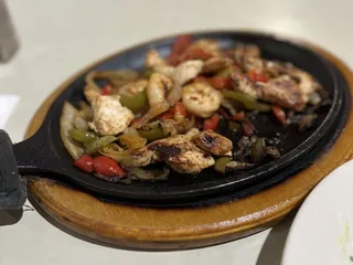 Yoyo's Bar and Grille