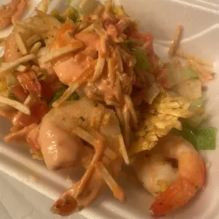 Fried shredded green plantain basket with lettuce, tomatoes, shrimp and potato sticks and Mayo Ketchuo