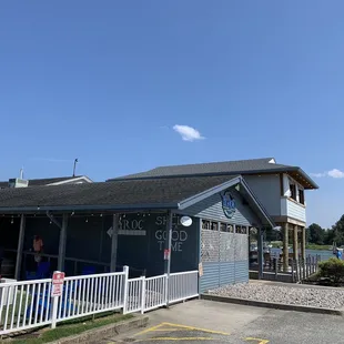 the outside of the restaurant