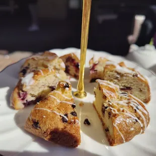 Scones, very good, perfect size/amount