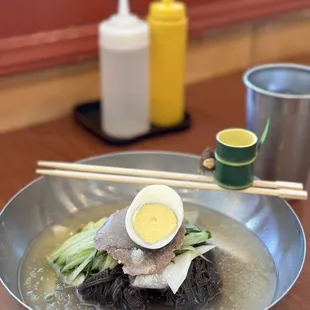 칡물 냉면.