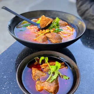 Signature Braised Beef Noodles 红烧牛肉面