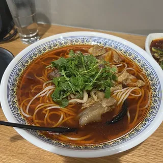 Chongqing  Rice Noodles (Beef, Beef Tender, Pork Intestine) 重庆网红三合米线#(牛肉/牛筋/肥肠)#
