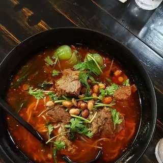 Signature Braised Beef Rice Noodles 红烧牛肉米线