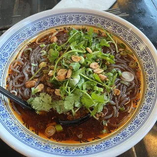 Sour and Spicy Ground Pork Bean Noodles 老街酸辣杂酱粉