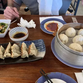 Panfired chicken mushroom dumplings (6PC)