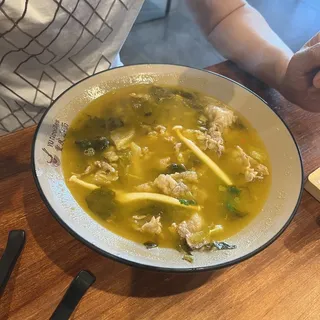 N.14 Beef Rice Noodle Soup in Golden Soup