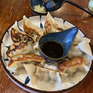 Chicken mushroom dumplings (10pc)