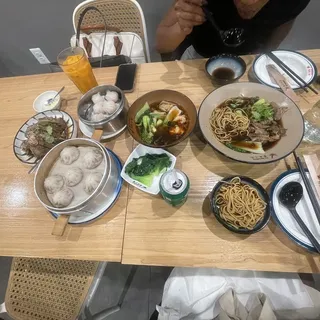 S9. Spicy Soup with Wonton