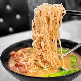 Braised beef noodle soup | @whaevaeats