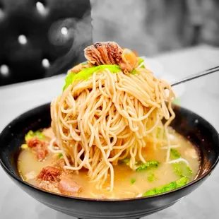 Braised beef noodle soup | @whaevaeats