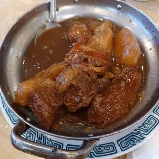 Beef and radish clay pot.