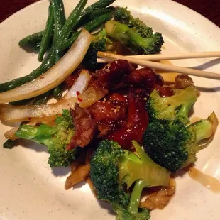 Teppanyaki chicken with broccoli, crispy green beans and onions  so so good!!