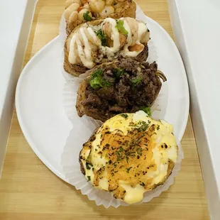 (Bottom to top): Egg with Mozzarella Cheese; Sukiyaki; Garlic Butter Shrimp; Parboil Scallops with Mixed Mayo Sauce!