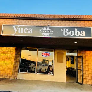 the front entrance of a restaurant