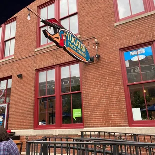 the outside of a restaurant