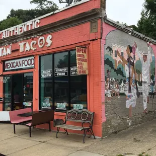 Yucatán Tacos store front